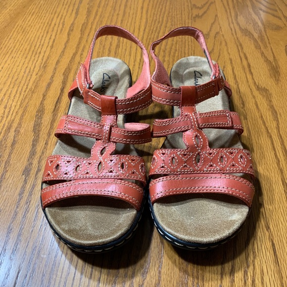 clarks ladies leather sandals